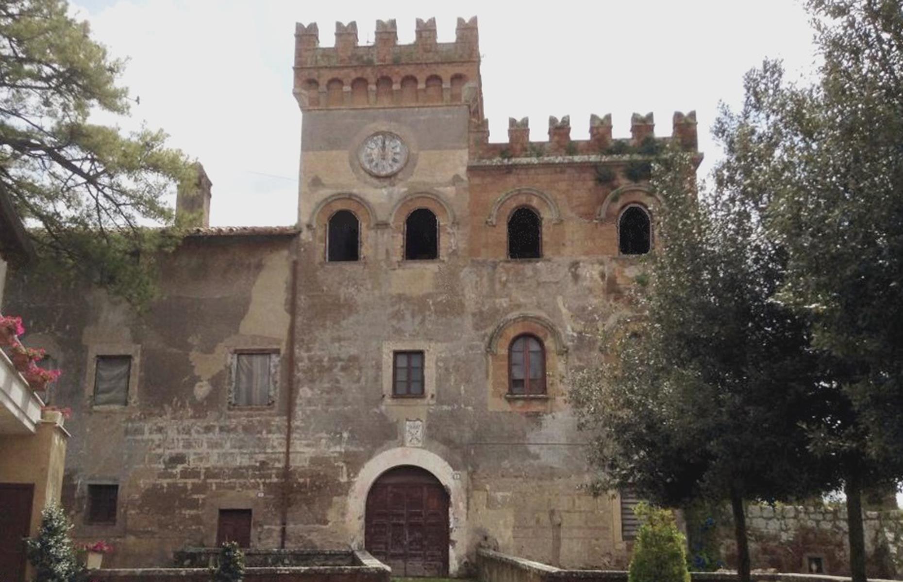 11th-century castle, Lazio, Italy: free